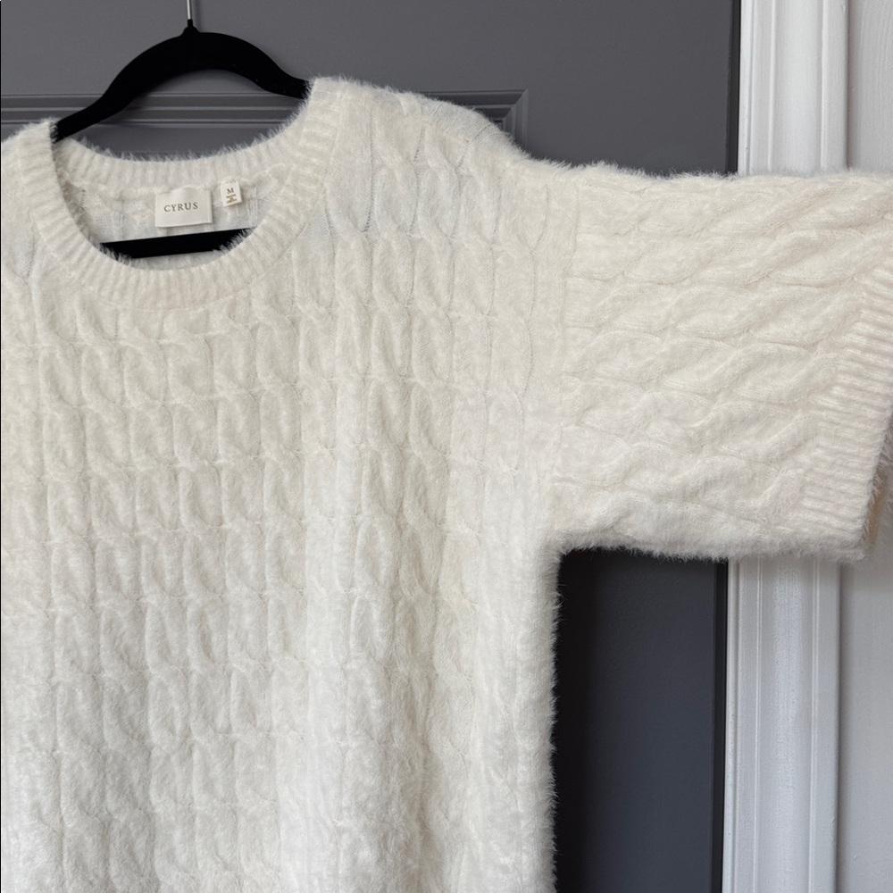 Cyrus Women's Soft Cream Cable Knit Sweater - Picture 4 of 6